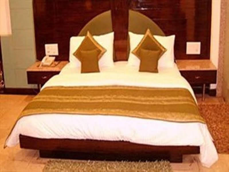 Hotel Baba Deluxe Near New Delhi Railway Station And City Center -By Rcg Hotels Exterior foto