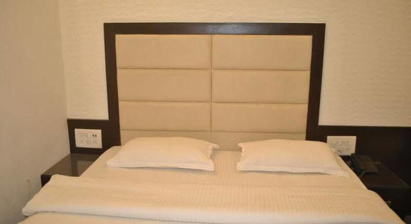 Hotel Baba Deluxe Near New Delhi Railway Station And City Center -By Rcg Hotels Exterior foto